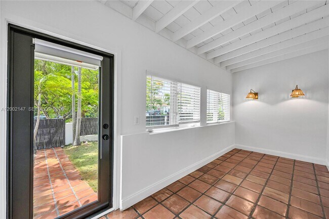 Building Photo - 429 NE 73rd St