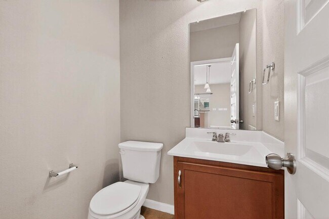 Building Photo - 1620 Bryant Dr