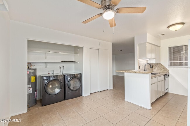 Building Photo - 511 W Blackhawk Dr