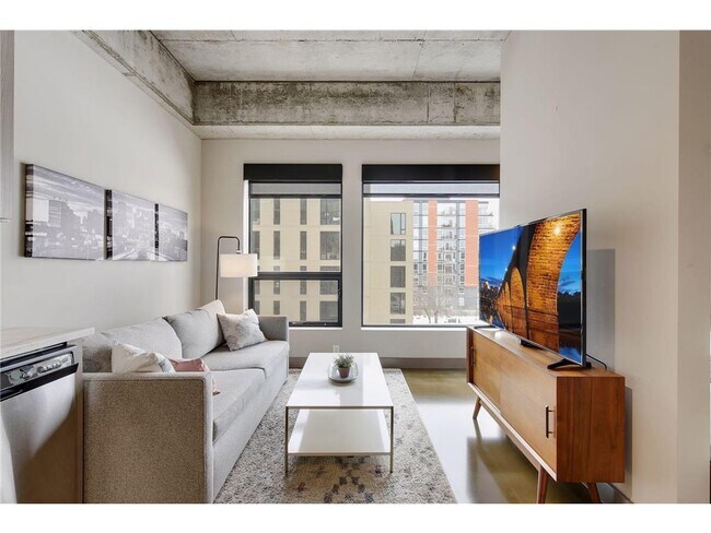 Building Photo - 728 N 3rd St