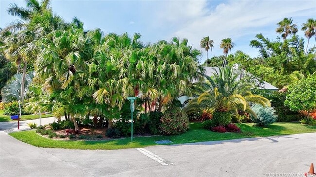 Building Photo - 158 S River Rd