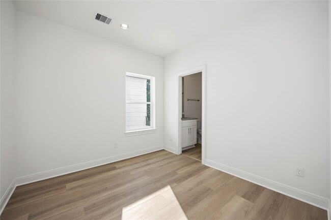 Building Photo - 5117 Briscoe St