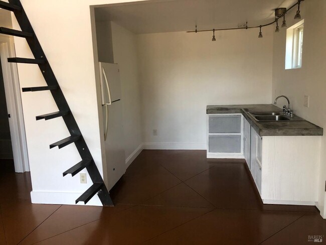 Building Photo - 334 Ridgway Ave