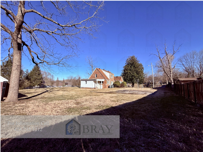 Building Photo - Charming & Spacious 1930s Home in a Centra...