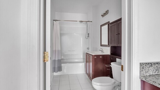 Building Photo - 1442 Main St