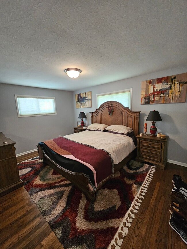 Building Photo - 5648 Beacon Hill Dr
