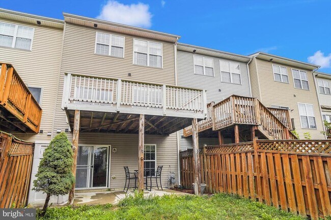 Building Photo - 152 Fieldstone Ct