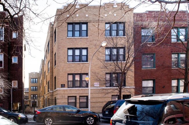 Building Photo - 1 bedroom in Chicago IL 60657