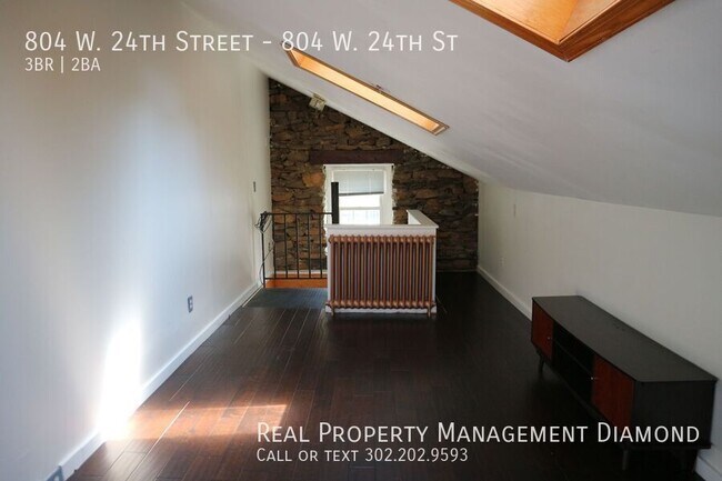 Building Photo - 804 W 24th St