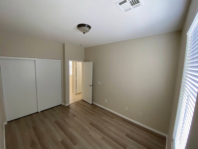 Building Photo - 6005 Linosa Ct