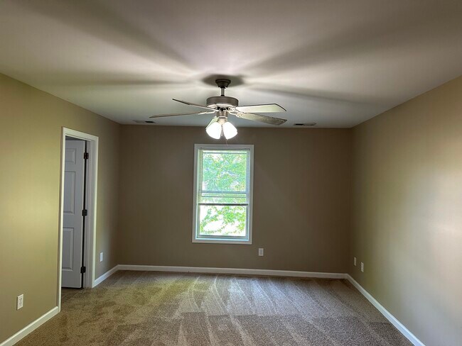 Building Photo - 3933 Pine Ridge Way