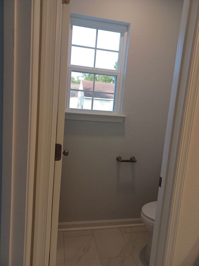Building Photo - Newly Constructed 5 Bedroom Home in Hampton