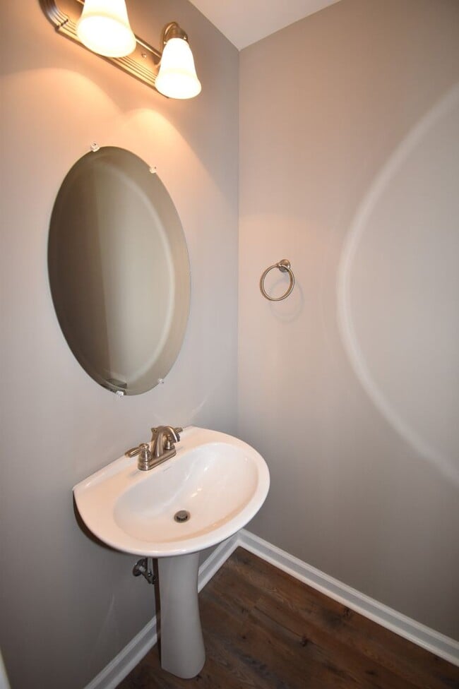 Building Photo - 2 bedroom Dog Friendly Condo For Rent Near...