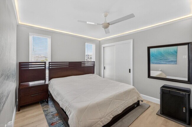 Building Photo - 8125 Crespi Blvd