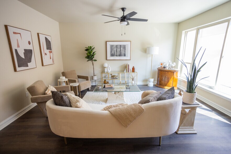 Living Room - 222 S Main St