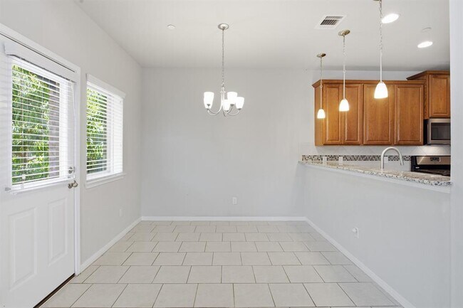 Building Photo - 2304 S Lakeline Blvd