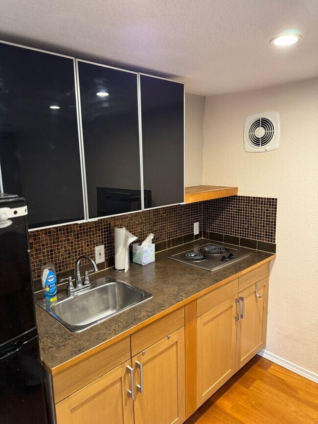 Building Photo - 1bd/1ba Seattle Home