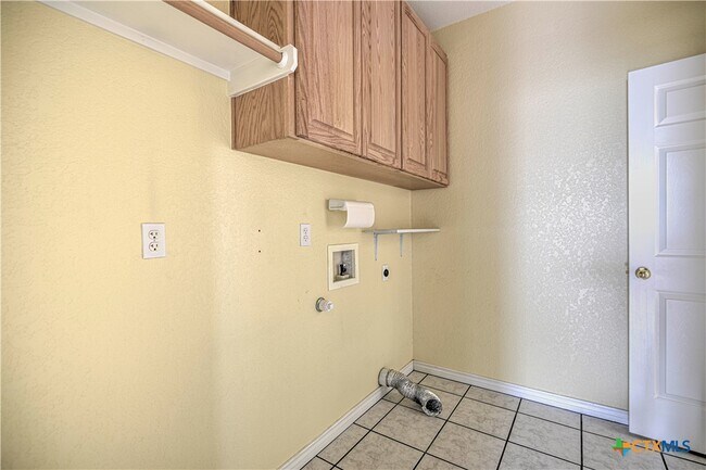 Building Photo - 4725 Stone Oak Dr