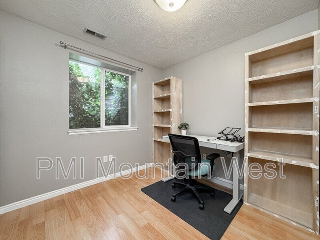 Building Photo - 484 E 900 N