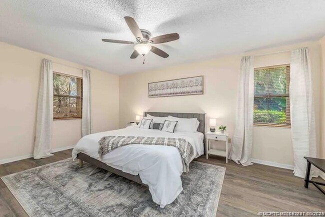 Building Photo - 2550 SE Calais St