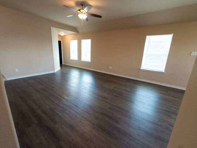 Building Photo - Pleasant 3 Bed / 2 Bath Home AVAILABLE NOW to rent in Ennis, TX