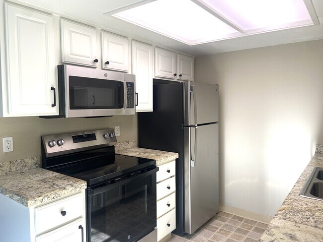 Building Photo - 9455 SW 146th Terrace