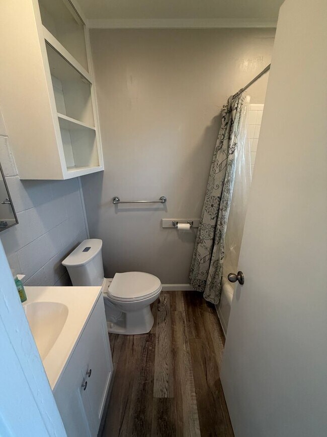 Building Photo - 5319/21 Robertson Ave