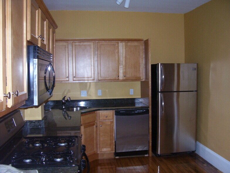 Building Photo - 242 Brown St