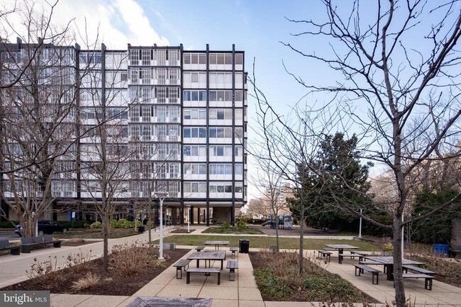 Building Photo - 1311 Delaware Ave SW