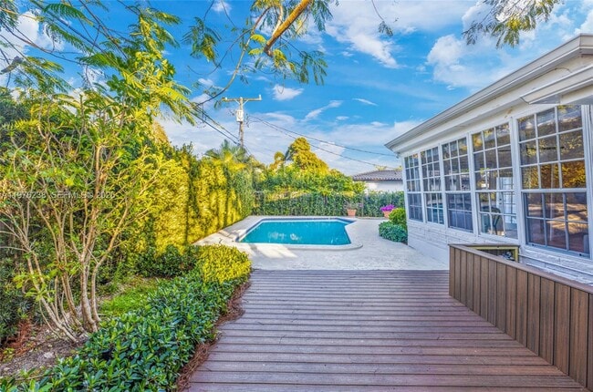 Building Photo - 535 NE 50th Terrace