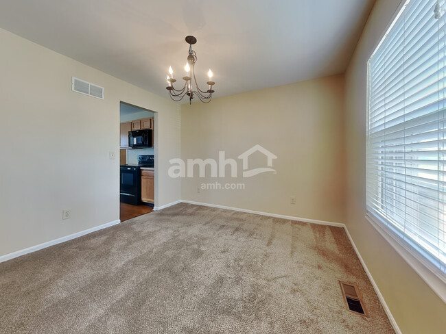 Building Photo - 6939 Sandbur Ct