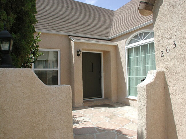 Building Photo - 203 S Stanley Dr