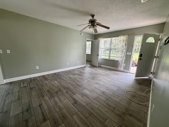 Building Photo - 102 Lake Charles Rd