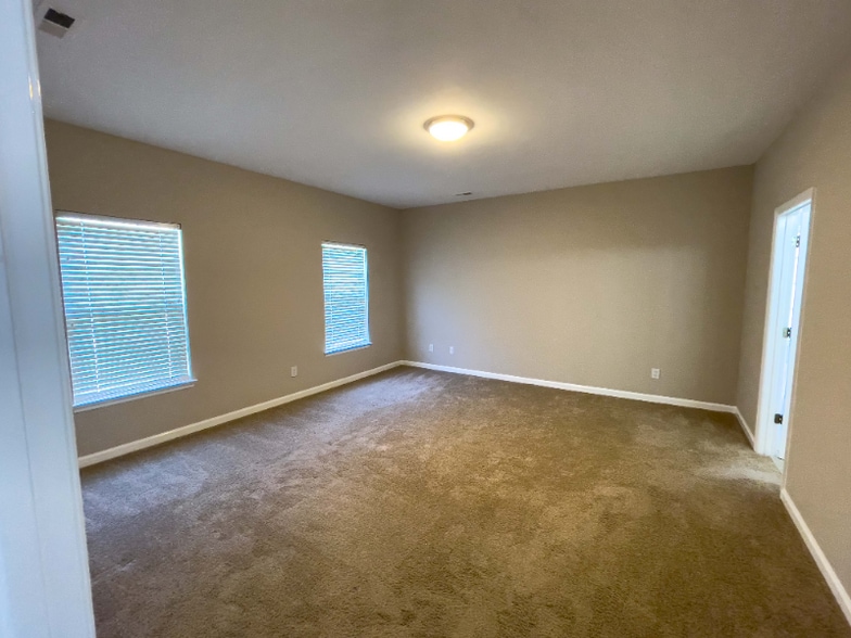 Building Photo - 107 Barrington Ct