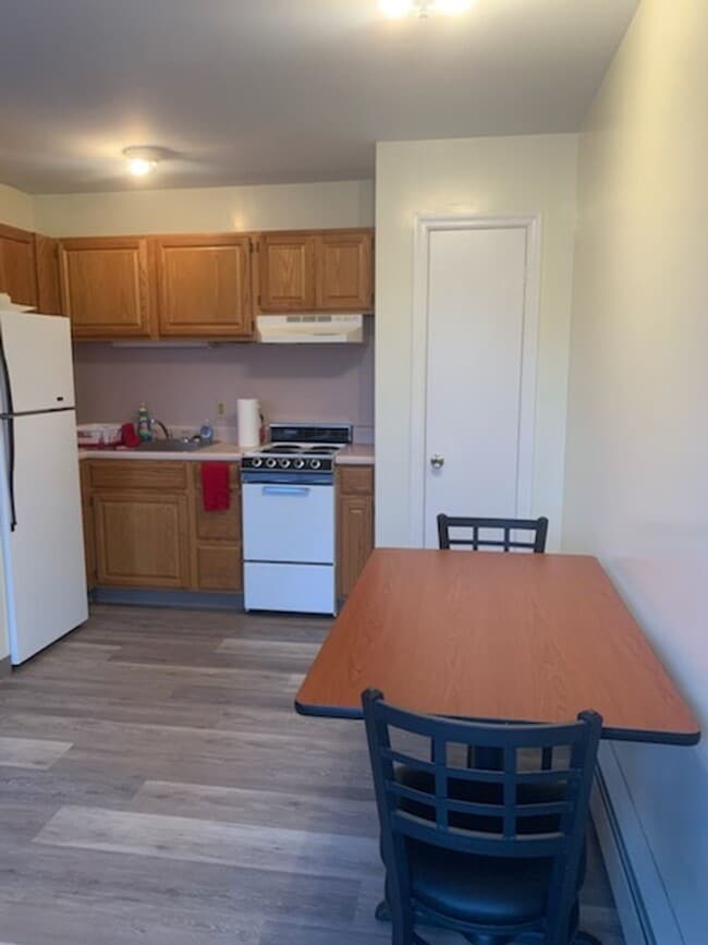 Building Photo - Studio Apartment- W. Cherry Lane