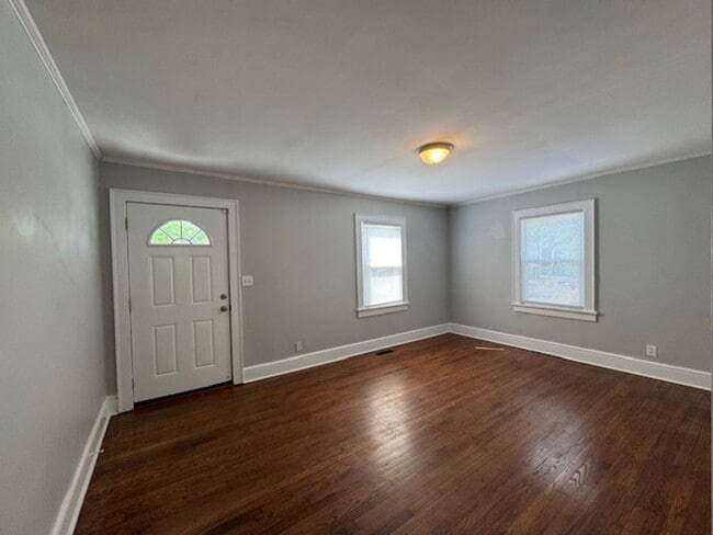 Building Photo - Adorable 2 Bedroom-1 Bath Bungalow within walking distance to Downtown Greer - Very Convenient