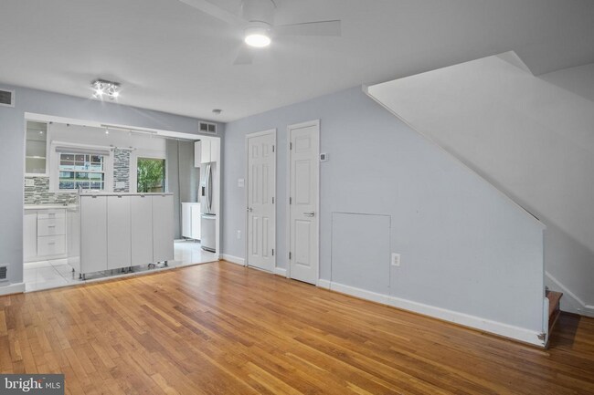 Building Photo - Beautifully Renovated 2-Level Townhome in the Heart of Falls Church City