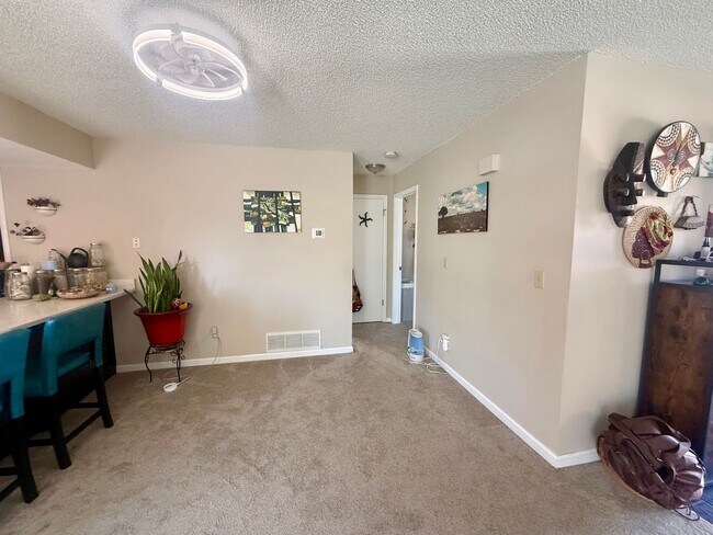 Building Photo - Spacious, Sunlit 3BR / 2 BA Condo just steps away from Standley Lake!