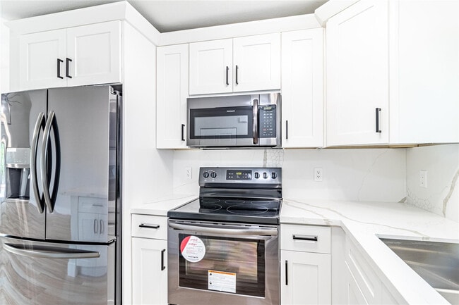 Building Photo - 305 S Swinton Ave