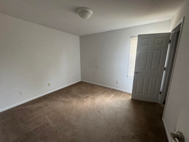 Building Photo - 3308 E St Charles Rd