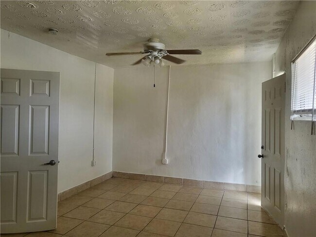 Building Photo - 1916 Claire Ave