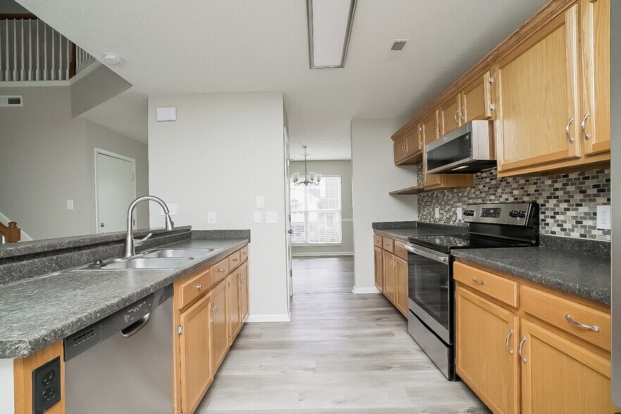 Building Photo - 6112 Hampton Hall Way