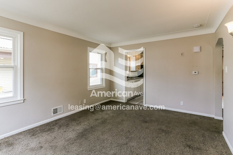 Building Photo - 1807 Giant St