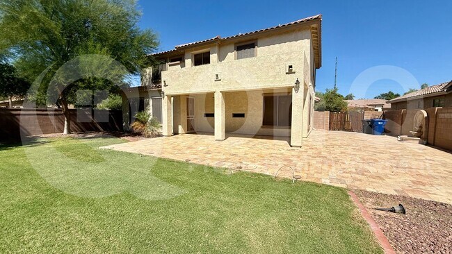 Building Photo - 2131 E Yellowstone Pl