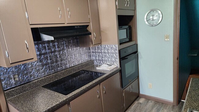 Building Photo - Exquisitely remodeled single-family home, ...
