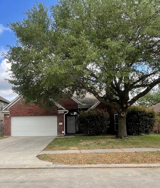 Building Photo - 931 N Sky Dr