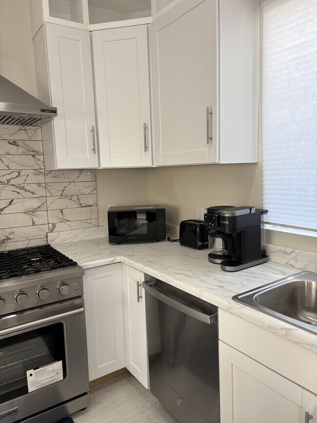 Building Photo - 1704 W 94th St