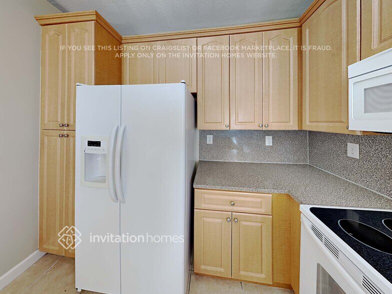 Building Photo - 6401 SW 162nd Ct