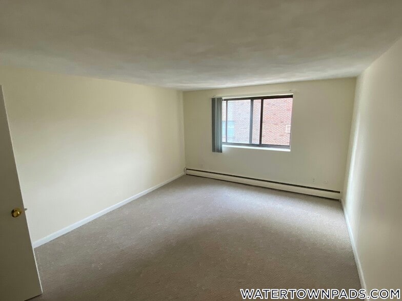 Building Photo - 16 Whites Ave