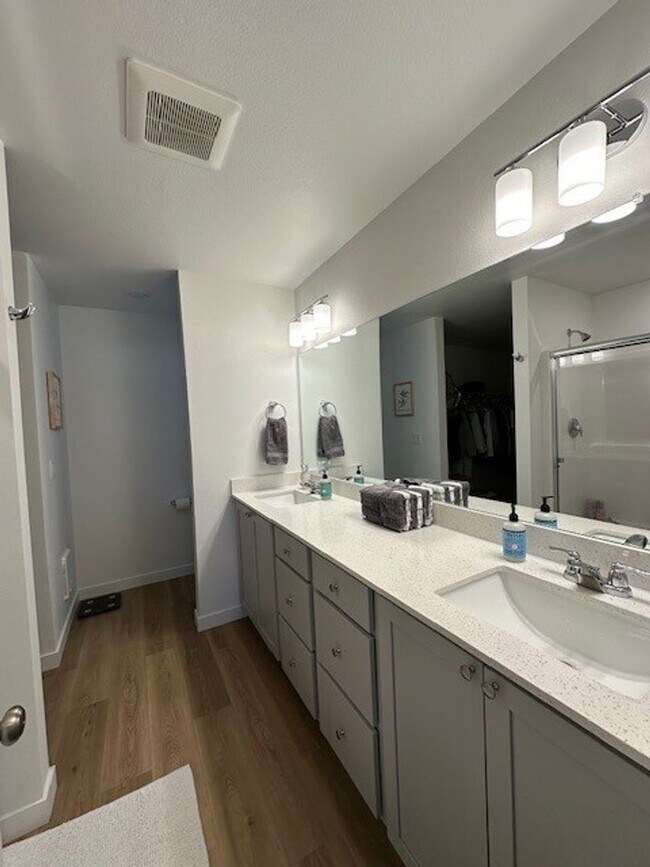 Building Photo - MOVE IN SPECIAL - Beautiful Newer 3 Bedroom / 2 Bath Home in NE Madras - PENDING APPLICATION
